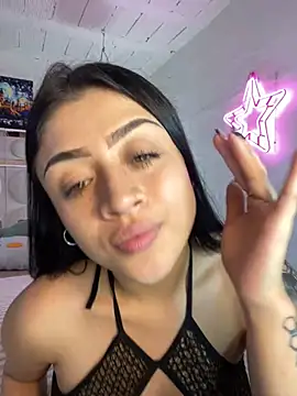 Snapshot of lucianaroy chatting on 01.17.25 lucianaroy online show from 01.17.25