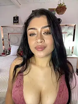 Snapshot of lucianaroy chatting on 02.03.25 lucianaroy online show from 02.03.25