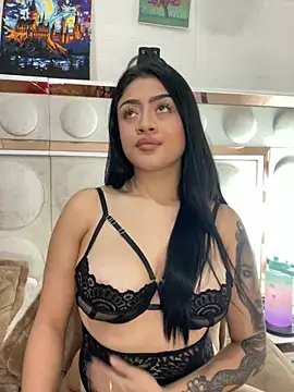 Snapshot of lucianaroy chatting on 02.05.25 lucianaroy online show from 02.05.25