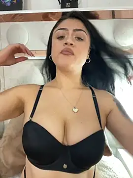 Snapshot of lucianaroy chatting on 02.06.25 lucianaroy online show from 02.06.25