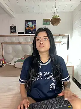 Snapshot of lucianaroy chatting on 02.10.25 lucianaroy online show from 02.10.25