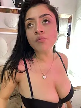 Snapshot of lucianaroy chatting on 02.12.25 lucianaroy online show from 02.12.25