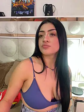 Snapshot of lucianaroy chatting on 02.13.25 lucianaroy online show from 02.13.25