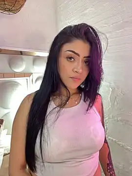 Snapshot of lucianaroy chatting on 02.15.25 lucianaroy online show from 02.15.25