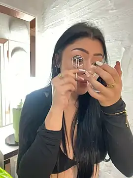 Snapshot of lucianaroy chatting on 02.19.25 lucianaroy online show from 02.19.25