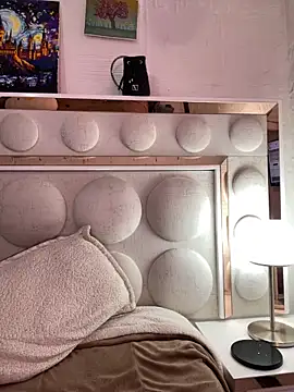 Snapshot of lucianaroy chatting on 02.20.25 lucianaroy online show from 02.20.25