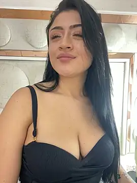 Snapshot of lucianaroy chatting on 02.24.25 lucianaroy online show from 02.24.25