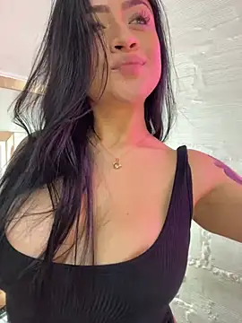 Snapshot of lucianaroy chatting on 02.28.25 lucianaroy online show from 02.28.25