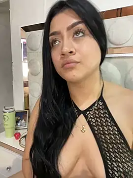 Snapshot of lucianaroy chatting on 03.01.25 lucianaroy online show from 03.01.25