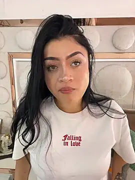 Snapshot of lucianaroy chatting on 03.05.25 lucianaroy online show from 03.05.25