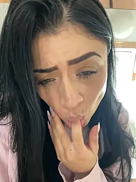 Snapshot of lucianaroy chatting on 03.08.25 lucianaroy online show from 03.08.25