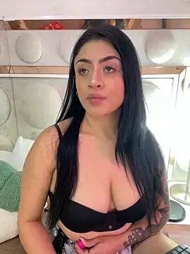 Snapshot of lucianaroy chatting on 03.11.25 lucianaroy online show from 03.11.25