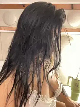 Snapshot of lucianaroy chatting on 03.14.25 lucianaroy online show from 03.14.25