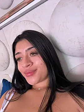 Snapshot of lucianaroy chatting on 11.12.25 lucianaroy online show from 11.12.25