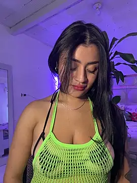 Snapshot of lucianaroy chatting on 11.27.25 lucianaroy online show from 11.27.25