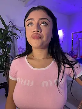 Snapshot of lucianaroy chatting on 12.13.25 lucianaroy online show from 12.13.25