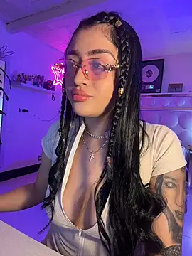 lucianaroy online show from 04.19.26