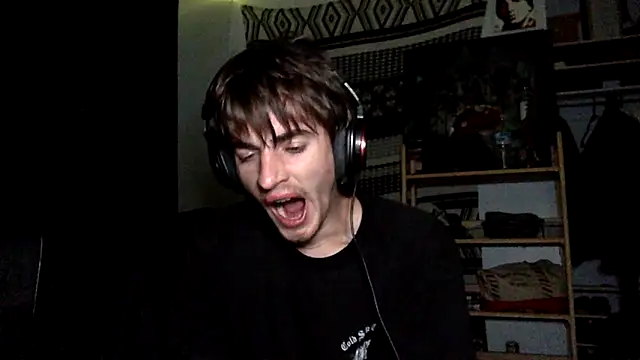 Snapshot of spicylaboi chatting on 04.18.26 spicylaboi online show from 04.18.26