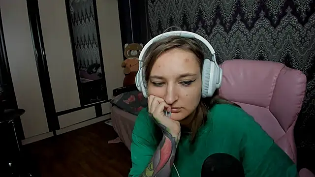 Snapshot of AlexRacc00n chatting on 12.05.24 AlexRacc00n online show from 12.05.24