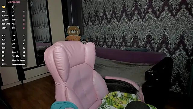 Snapshot of AlexRacc00n chatting on 12.10.24 AlexRacc00n online show from 12.10.24