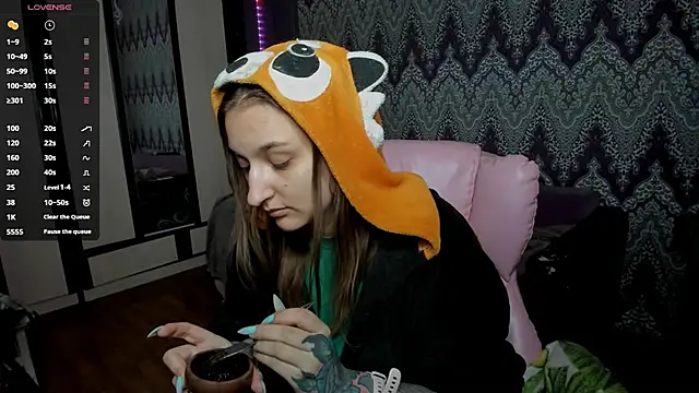 Snapshot of AlexRacc00n chatting on 12.12.24 AlexRacc00n online show from 12.12.24