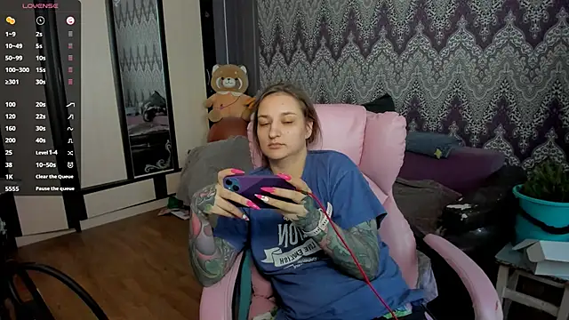 Snapshot of AlexRacc00n chatting on 01.21.25 AlexRacc00n online show from 01.21.25