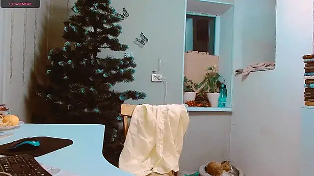 Snapshot of RosaJil chatting on 12.27.24 RosaJil online show from 12.27.24