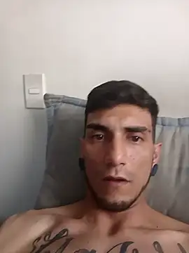 Snapshot of Bogotano1312 chatting on 12.18.25 Bogotano1312 online show from 12.18.25