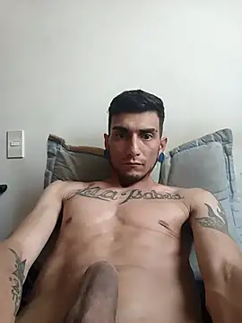 Snapshot of Bogotano1312 chatting on 12.20.25 Bogotano1312 online show from 12.20.25