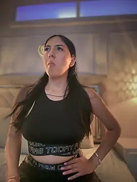 Snapshot of MarianaBenz chatting on 02.01.25 MarianaBenz online show from 02.01.25