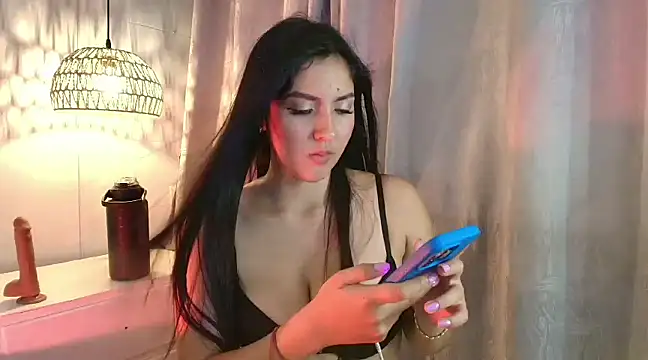 Snapshot of MarianaBenz chatting on 02.07.25 MarianaBenz online show from 02.07.25