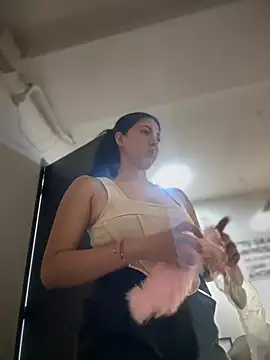 Snapshot of MarianaBenz chatting on 02.08.25 MarianaBenz online show from 02.08.25