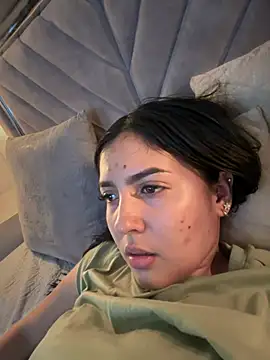 Snapshot of MarianaBenz chatting on 02.10.25 MarianaBenz online show from 02.10.25