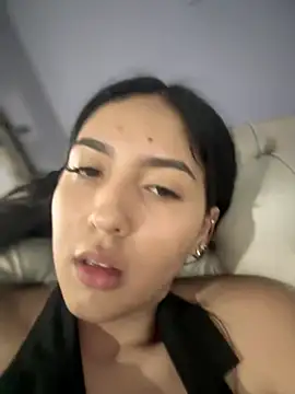 Snapshot of MarianaBenz chatting on 02.11.25 MarianaBenz online show from 02.11.25