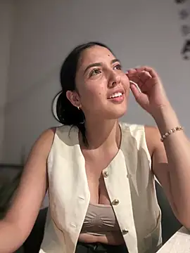 Snapshot of MarianaBenz chatting on 02.17.25 MarianaBenz online show from 02.17.25