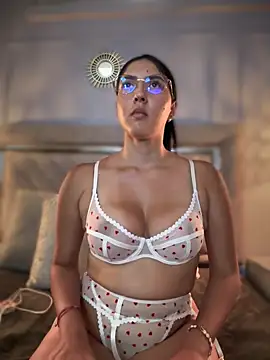 Snapshot of MarianaBenz chatting on 03.03.25 MarianaBenz online show from 03.03.25