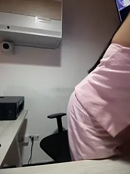 Snapshot of MarianaBenz chatting on 10.03.25 MarianaBenz online show from 10.03.25