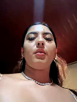 Snapshot of MarianaBenz chatting on 10.20.25 MarianaBenz online show from 10.20.25