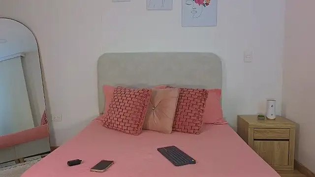 KristennBlue online show from 01.12.26