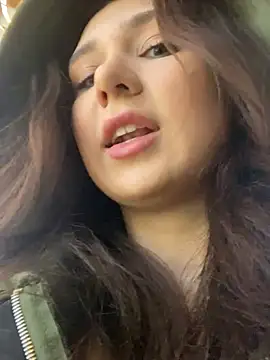 QuitieLia online show from 12.16.24