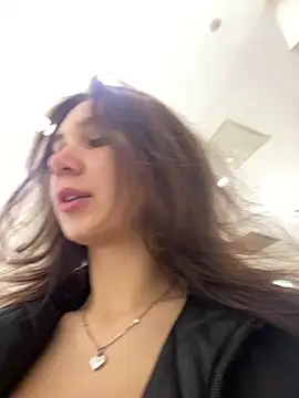 QuitieLia online show from 12.23.24