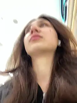 QuitieLia online show from 01.24.25