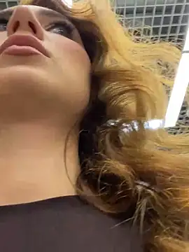 QuitieLia online show from 11.04.25