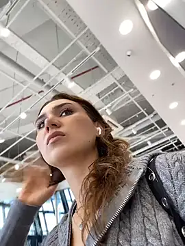 QuitieLia online show from 04.17.26