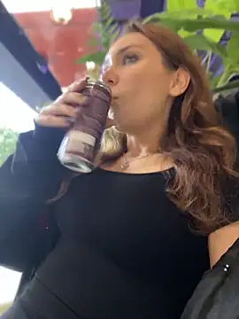 QuitieLia online show from 04.20.26