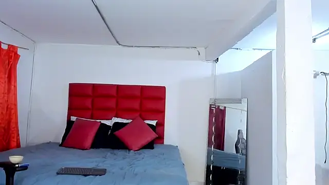 Snapshot of LyonGallego_ chatting on 11.14.25 LyonGallego online show from 11.14.25