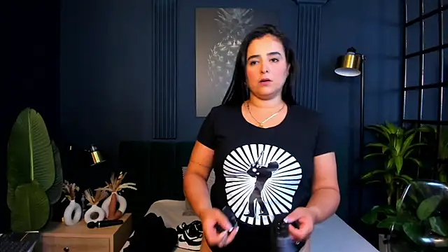 Snapshot of taylor_bennet chatting on 02.05.25 taylor bennet online show from 02.05.25