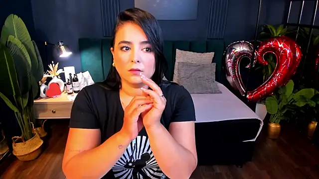 Snapshot of taylor_bennet chatting on 02.13.25 taylor bennet online show from 02.13.25