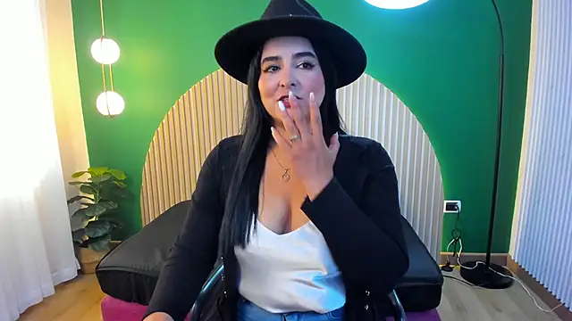 Snapshot of taylor_bennet chatting on 11.28.25 taylor bennet online show from 11.28.25