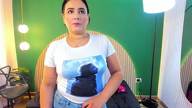 Snapshot of taylor_bennet chatting on 11.29.25 taylor bennet online show from 11.29.25